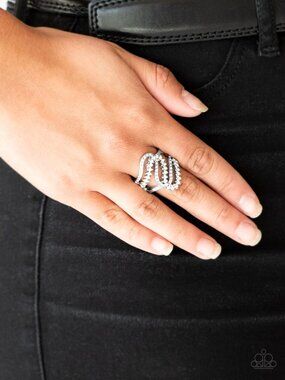 Paparazzi Ring (R227)